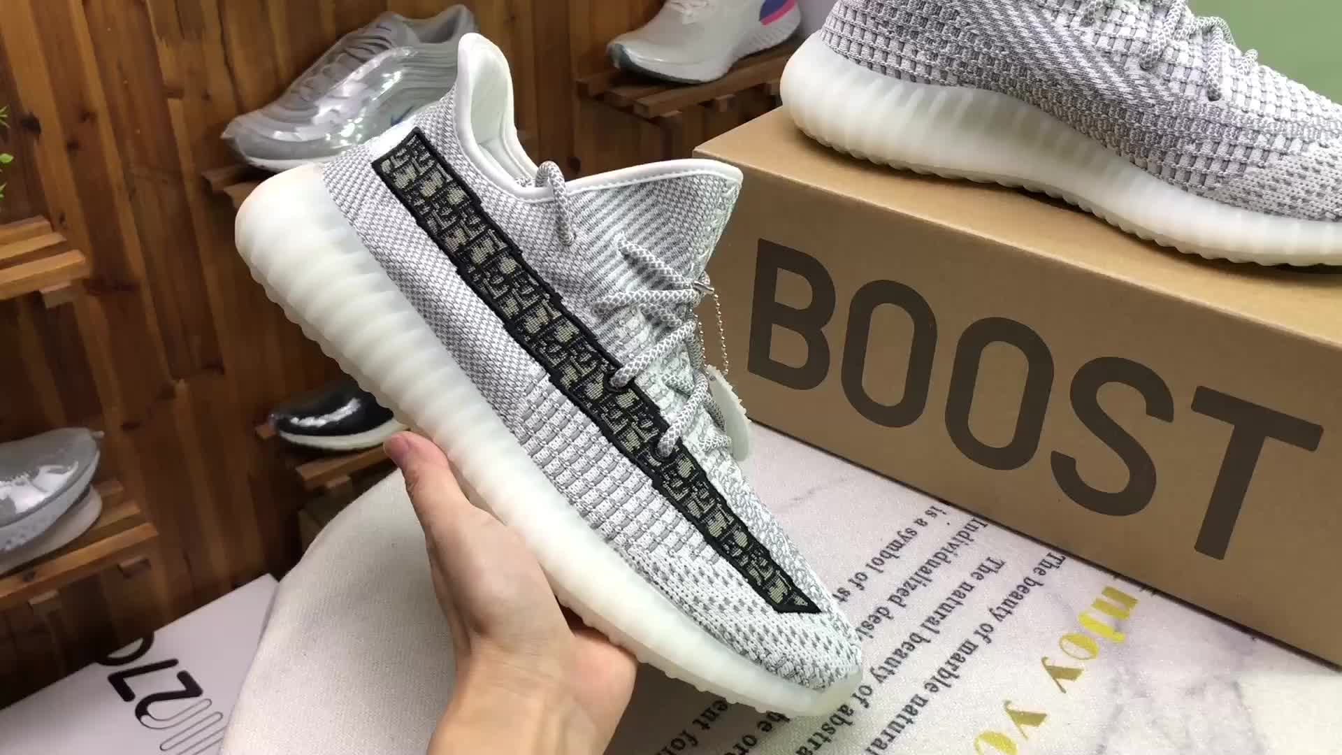 yeezy 350v2 白天使迪奥联名款 椰子跑步鞋 fc6607号码39 40 40.