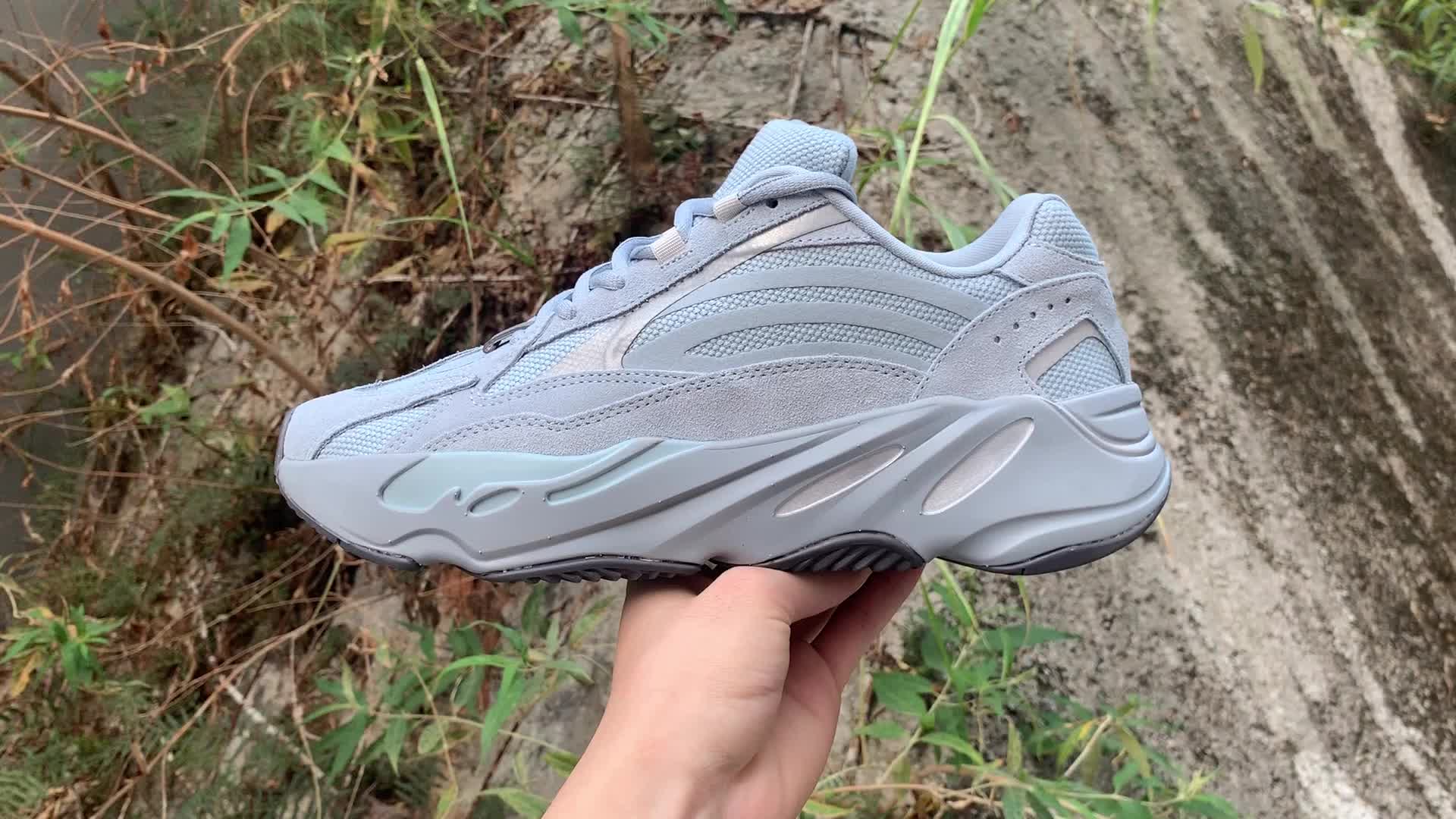 yeezy 700v2 雾霾蓝