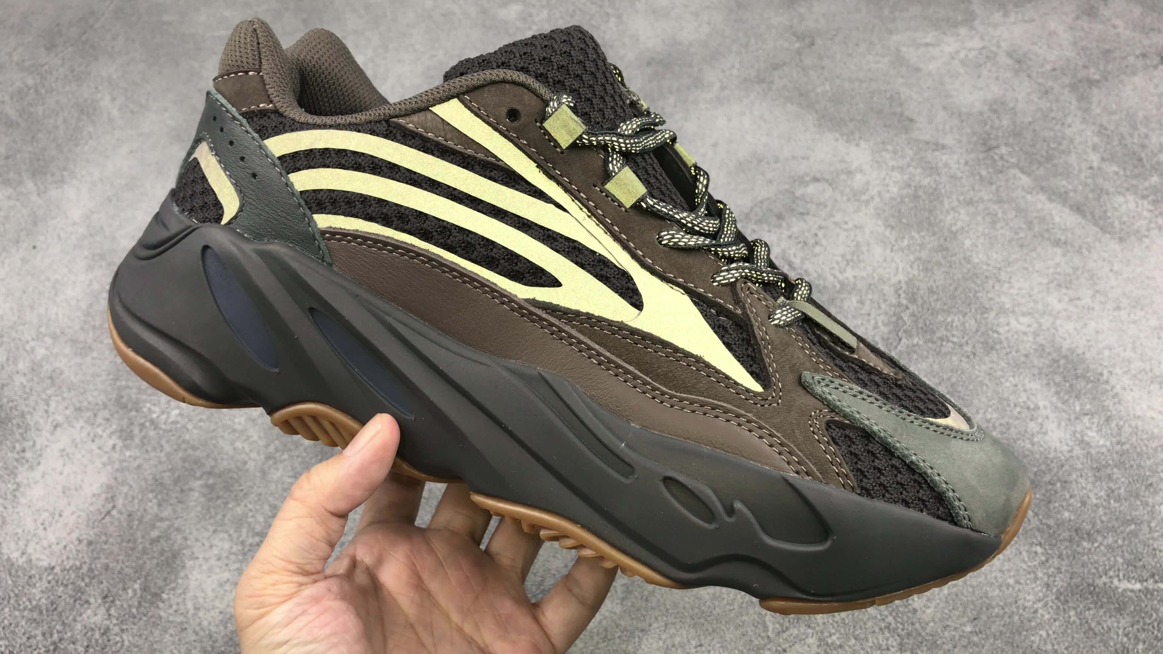 adidasyeezyboost侃爷椰子700咖啡色宝藏eg6860