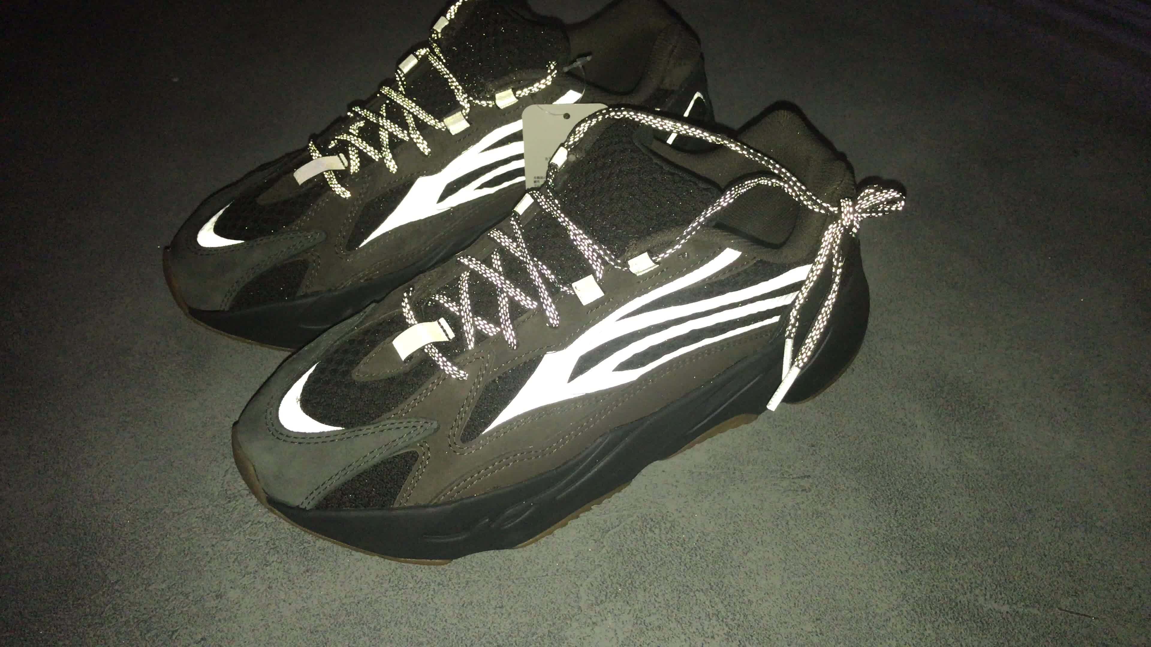 adidasyeezyboost侃爷椰子700咖啡色晶洞宝藏eg6860