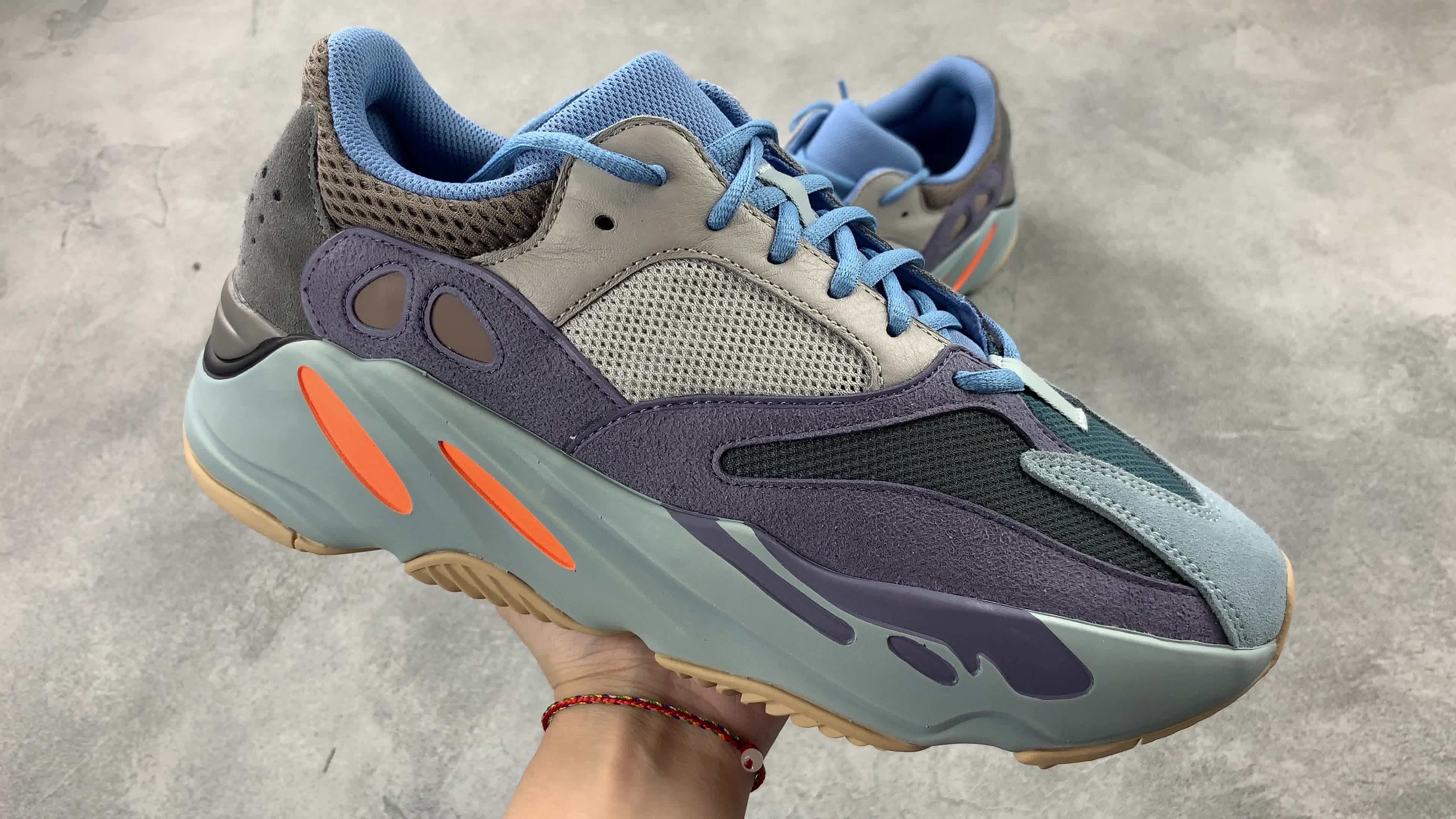 adidasyeezy700carbonblue椰子700碳蓝老爹鞋fw2498