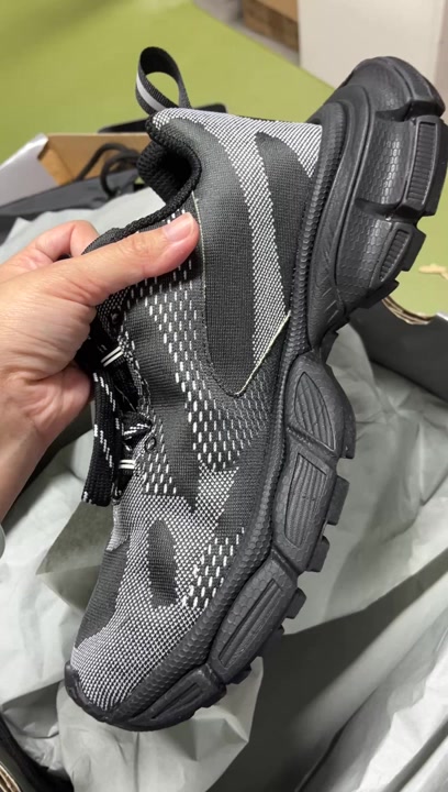 BALENCIAGA